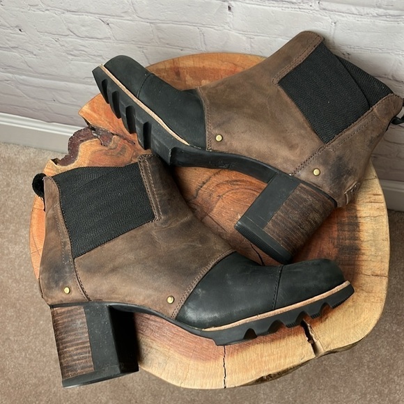 Sorel Addington Chelsea Boots - Picture 7 of 14
